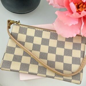 Paris L🤎V slim wristlet